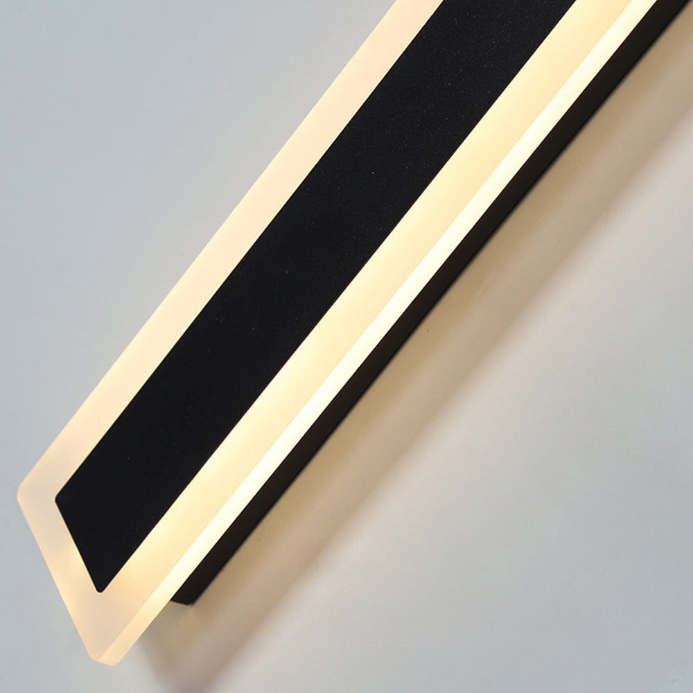 KALVO – Black Outdoor LED Wall Light for Modern Gardens & Patios