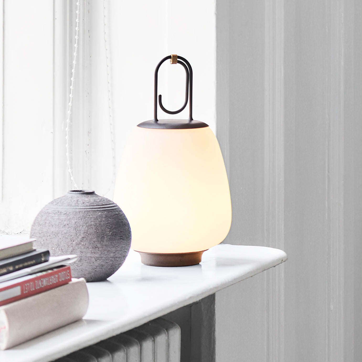 LumiVenture – Stylish LED Lantern with Rechargeable Battery for Cozy Indoor & Outdoor Ambiance