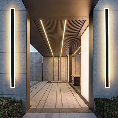 KALVO – Black Outdoor LED Wall Light for Modern Gardens & Patios