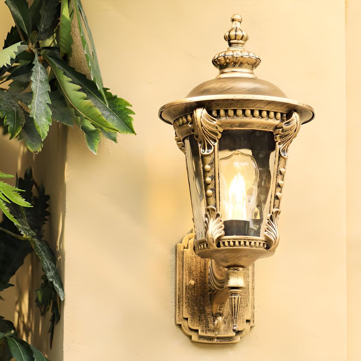VETRO - Vintage Glass Outdoor Wall Light for Gardens & Entrances