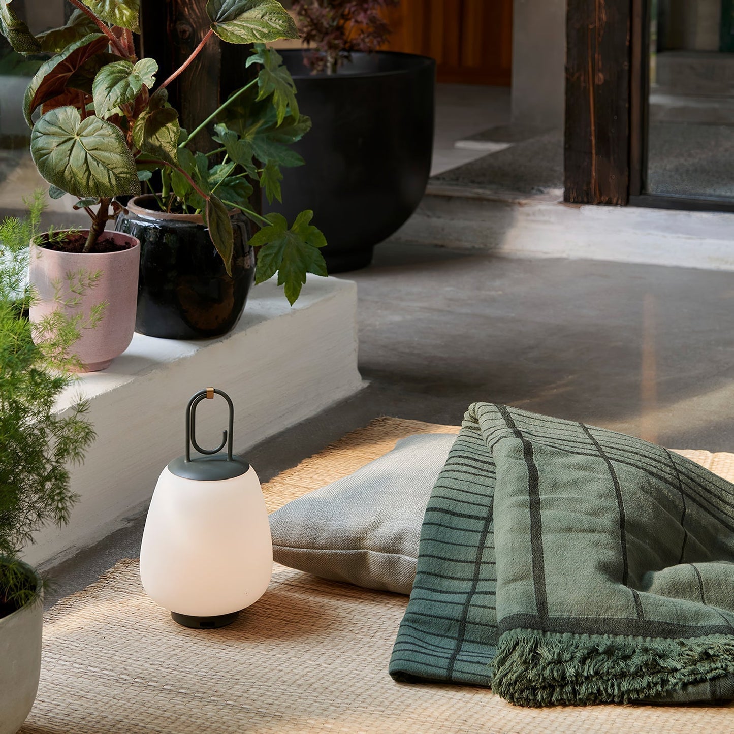 LumiVenture – Stylish LED Lantern with Rechargeable Battery for Cozy Indoor & Outdoor Ambiance