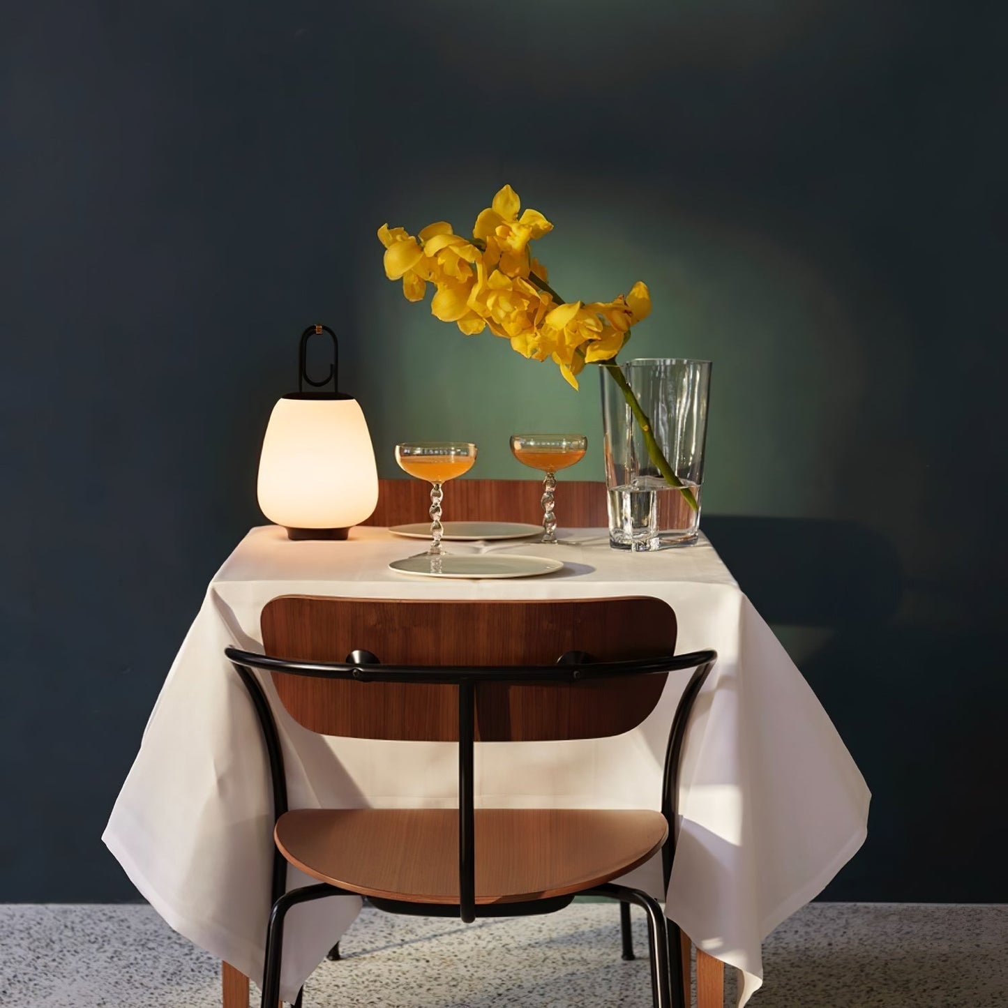 LumiVenture – Stylish LED Lantern with Rechargeable Battery for Cozy Indoor & Outdoor Ambiance