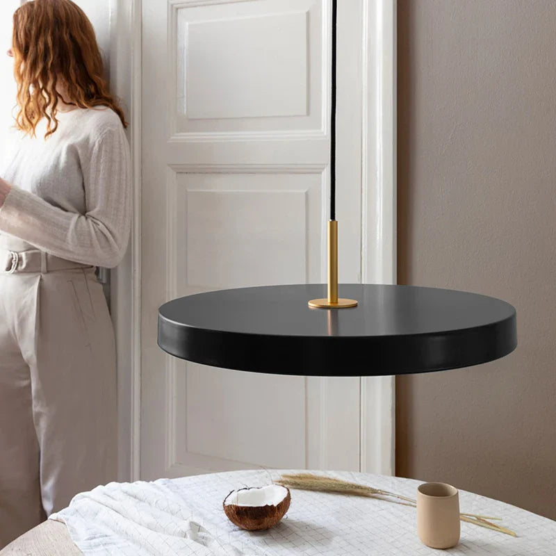OrbitaGlow – Futuristic Metal LED Pendant Lamp